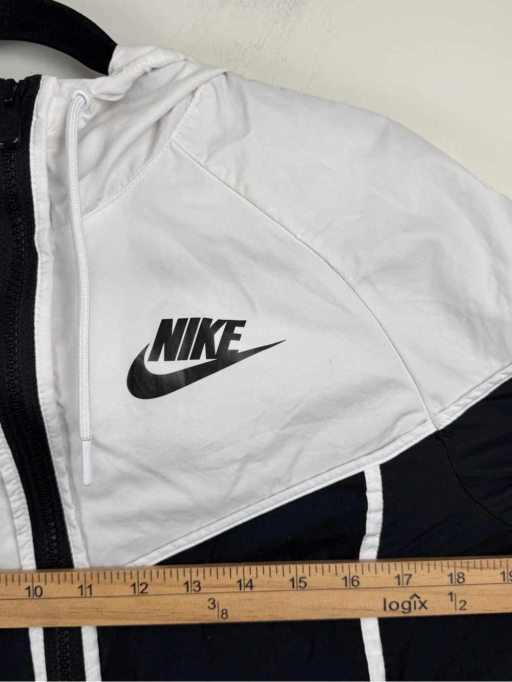 Nike Women’s Black / White Full Zip Hooded Side Pockets Windrunner Jacket Sz XS - Picture 9 of 12